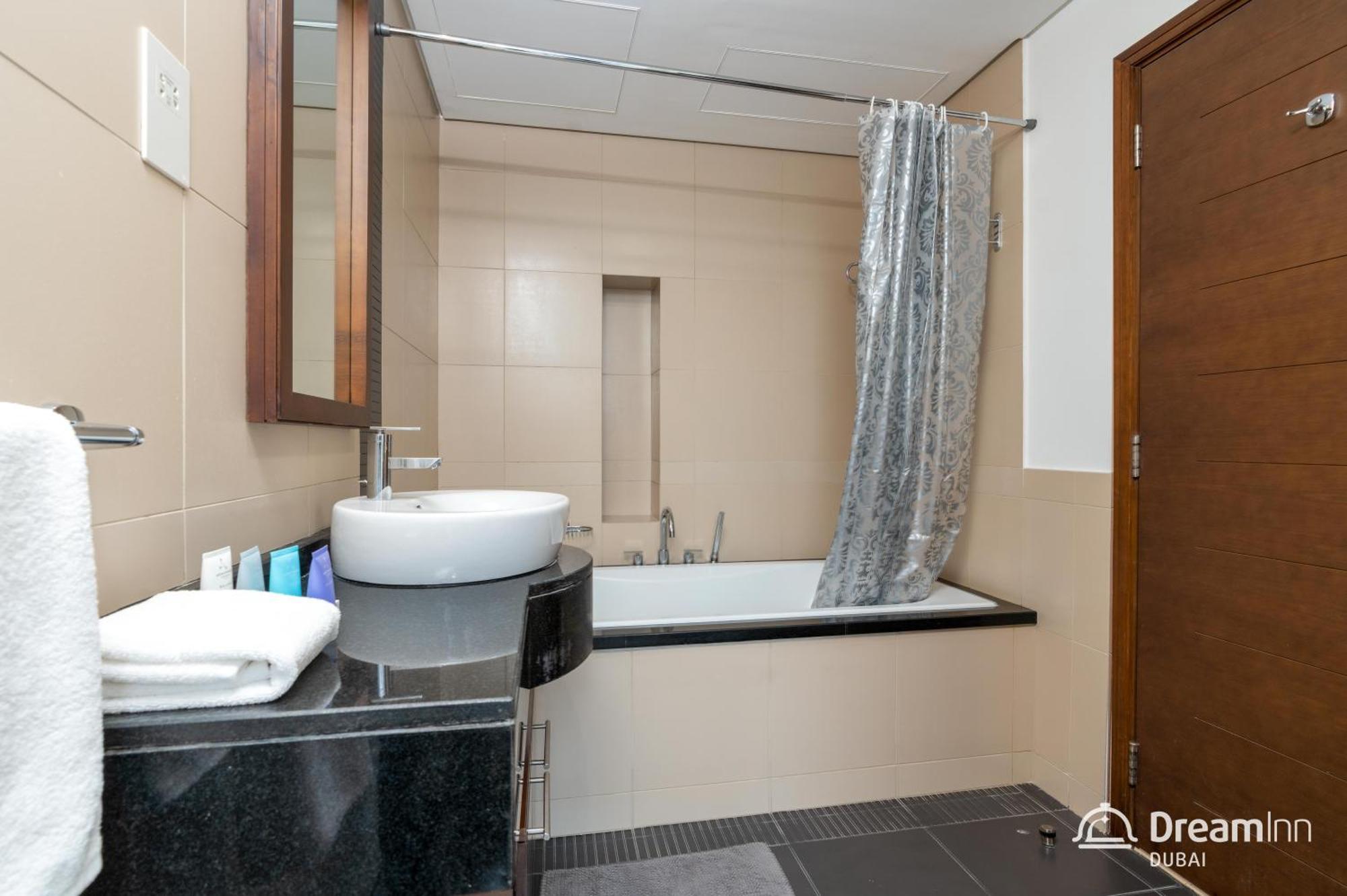 Dream Inn Apartments- West Wharf Tower Canal View Dubai Eksteriør bilde